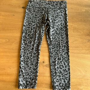 Girls sz 8-10 Athleta Girl chit chat capri
